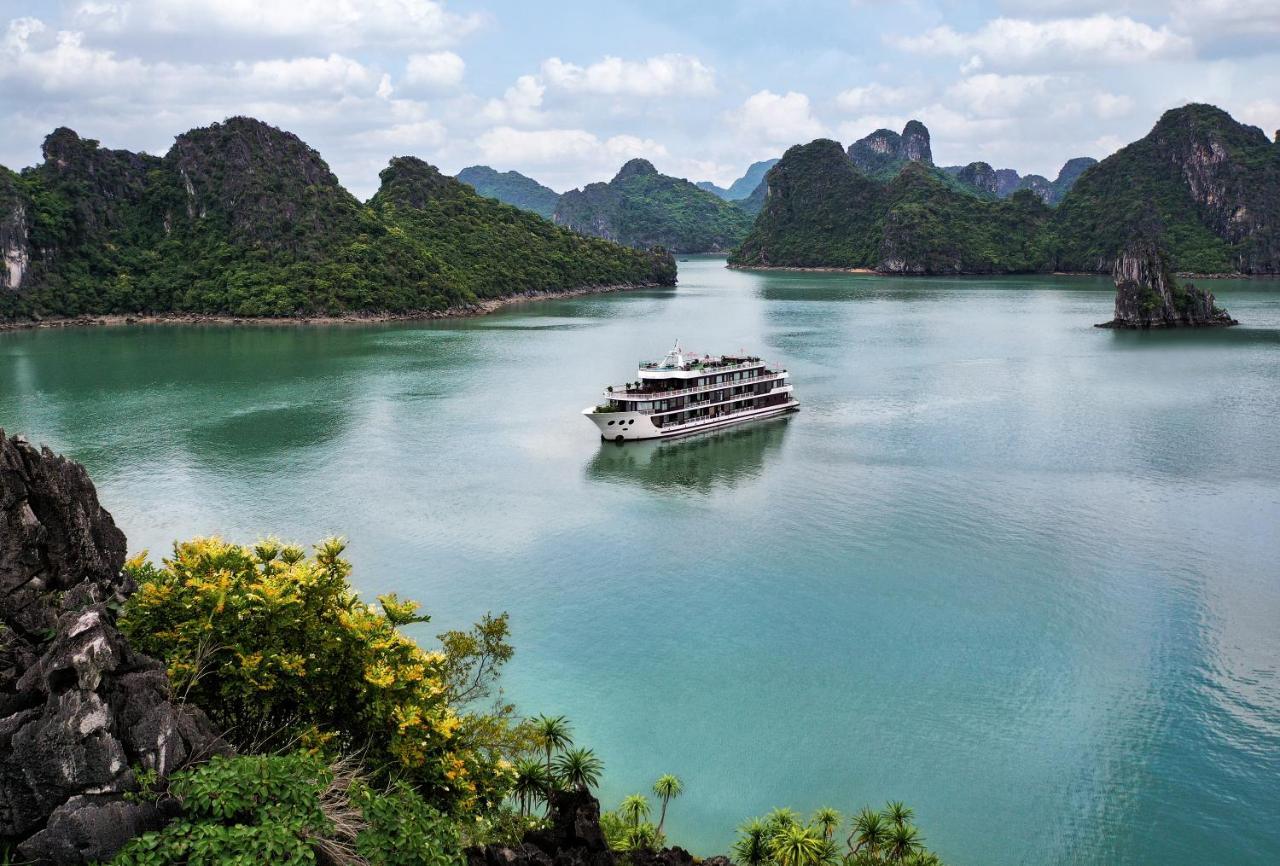 Dora Cruise By Hag Hotell Ha Long Exteriör bild