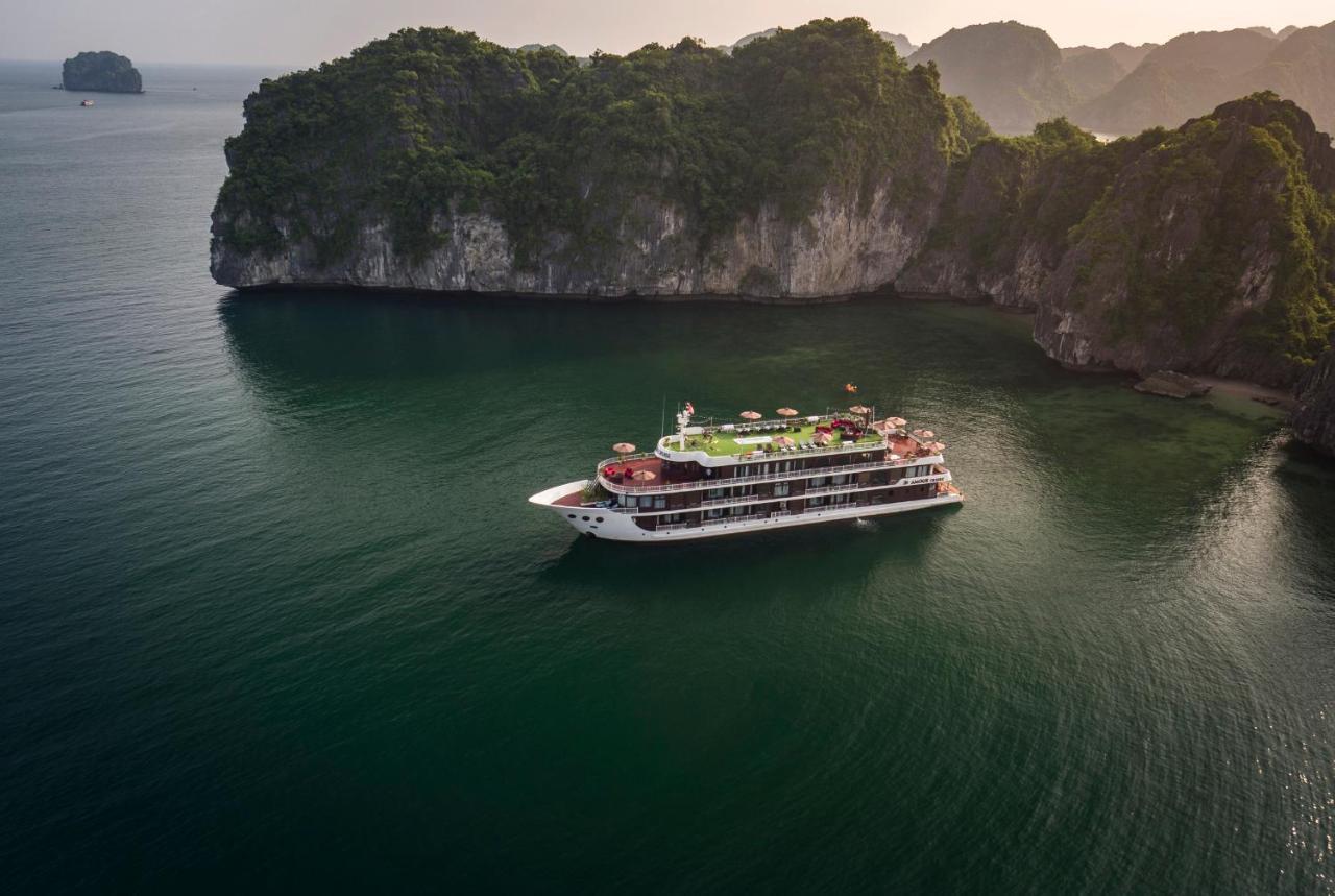 Dora Cruise By Hag Hotell Ha Long Exteriör bild