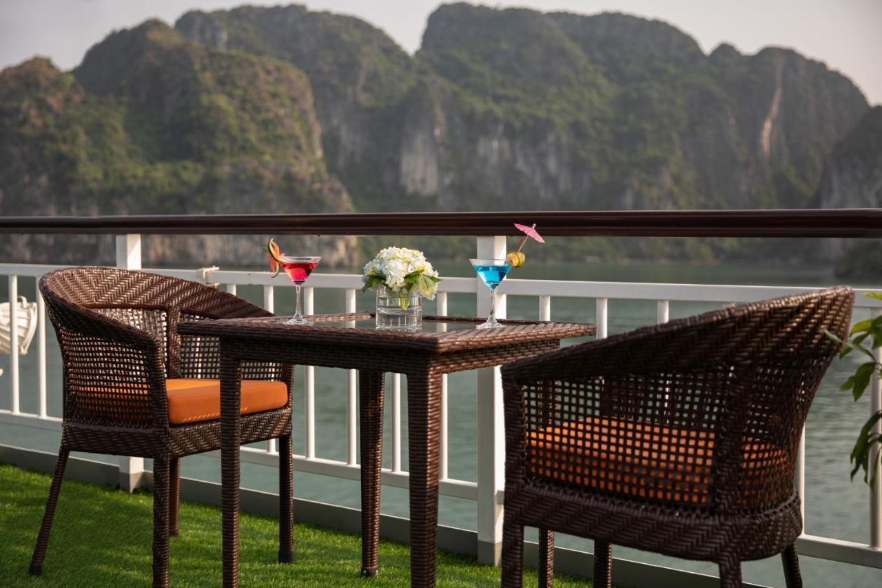 Dora Cruise By Hag Hotell Ha Long Exteriör bild