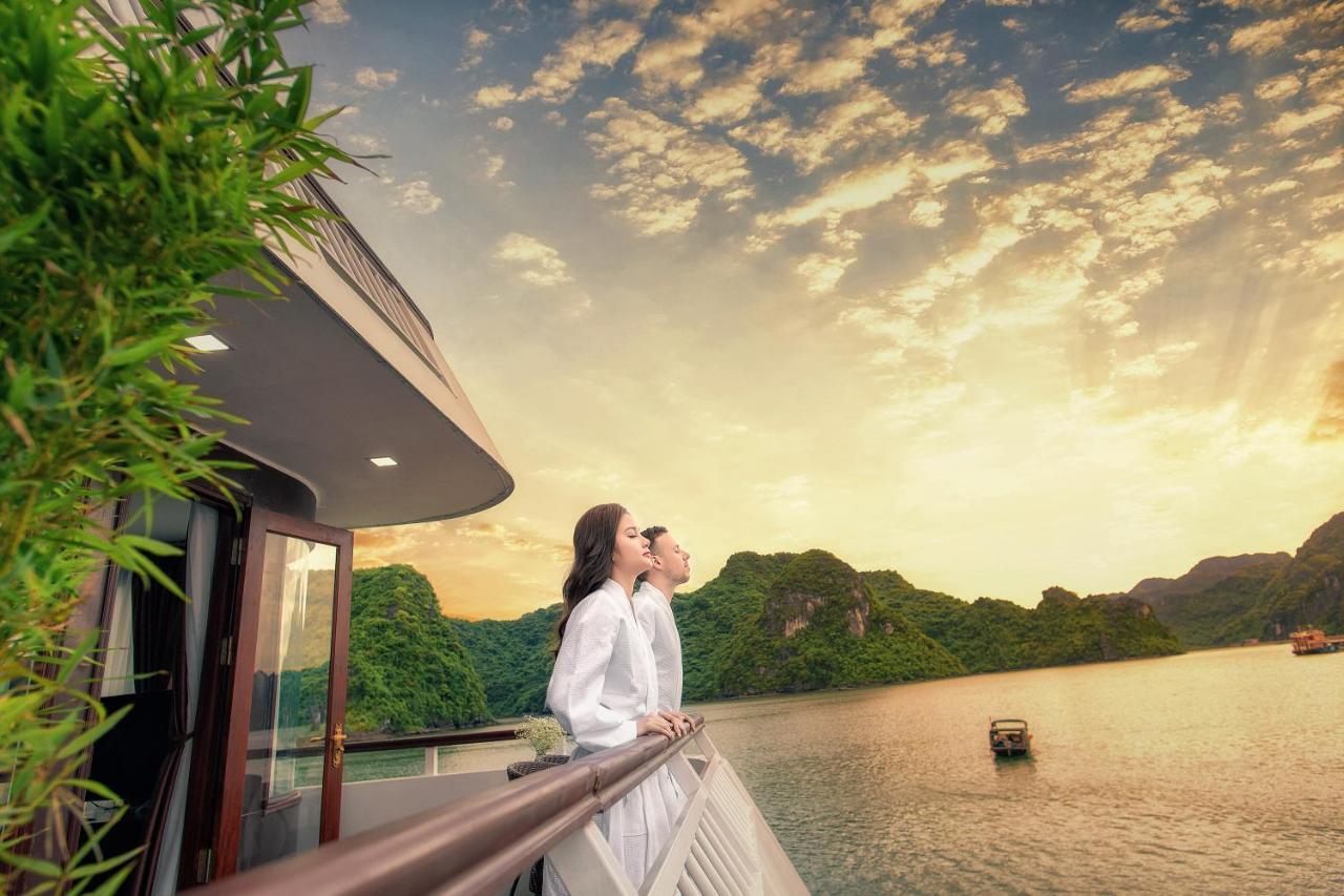 Dora Cruise By Hag Hotell Ha Long Exteriör bild