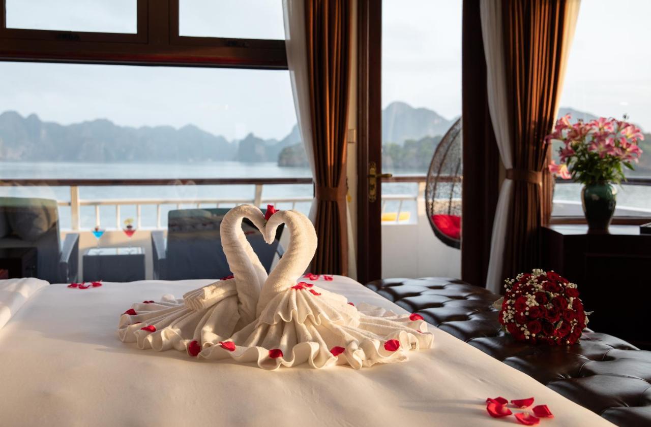 Dora Cruise By Hag Hotell Ha Long Exteriör bild