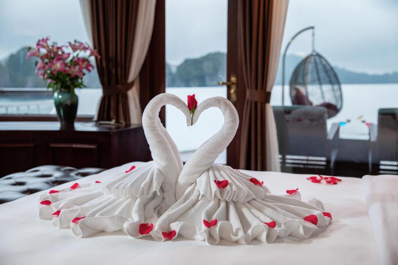 Dora Cruise By Hag Hotell Ha Long Exteriör bild
