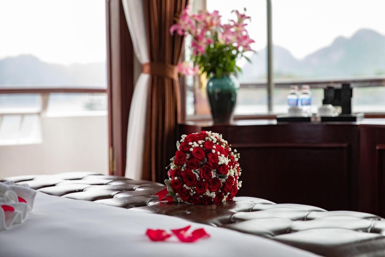 Dora Cruise By Hag Hotell Ha Long Exteriör bild